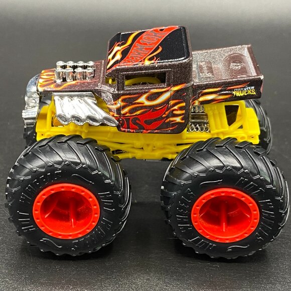Hot Wheels Bone Shaker Color Shifters 1:64 Diecast Monster Truck - Picture 9 of 16